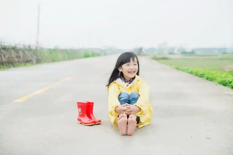 光着我的脚丫子.