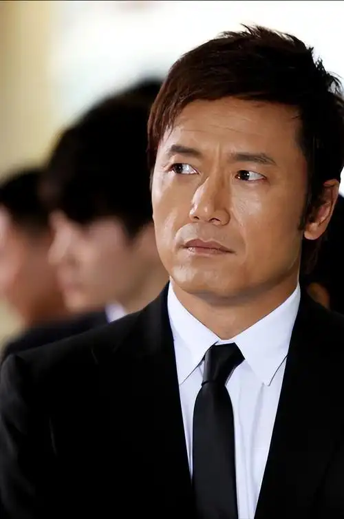 越老越帅的男星我只服这4位,不整容,干净清爽,连褶子都是魅力_钟汉良