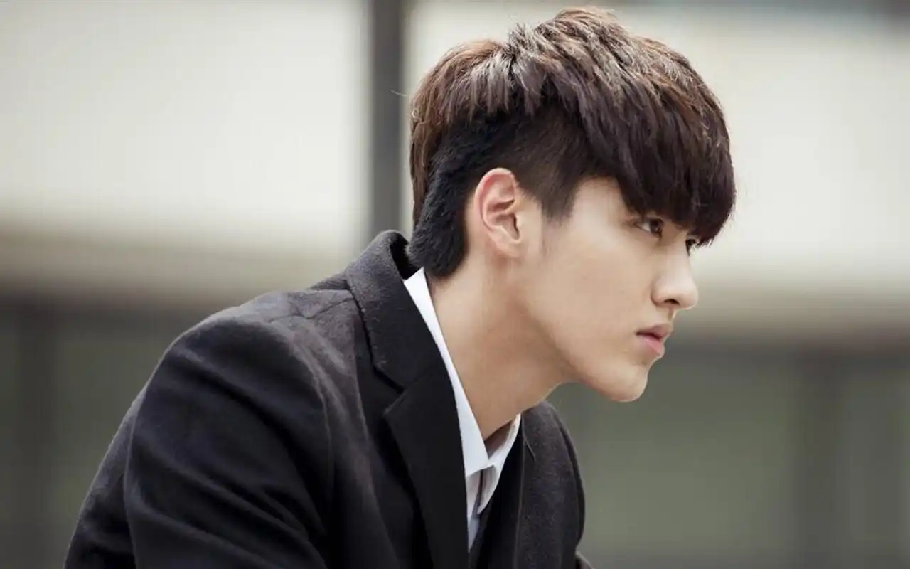 《夏有乔木》吴亦凡剧照桌面壁纸下载