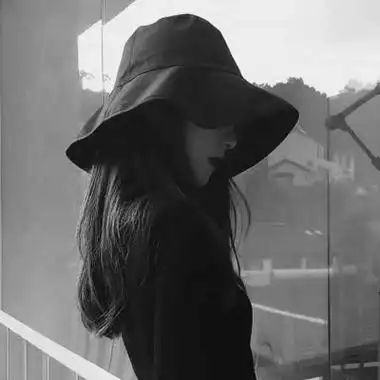 加柏林 黑白 伤感 高级感 拽_女生头像_我要个性网