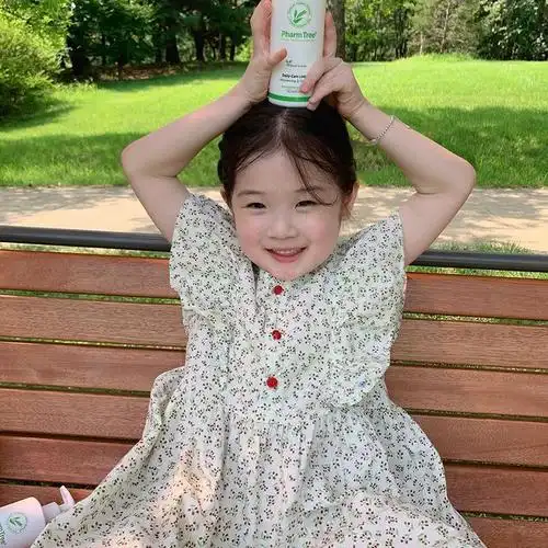 火遍全网的表情包小女孩!凭可爱萌翻所有人:骗我生女儿