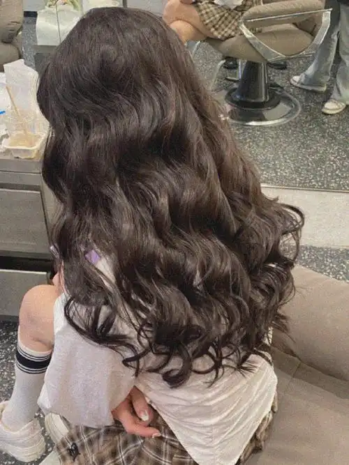 中长发烫发法式烫发蓬松烫显白发色蛋卷头