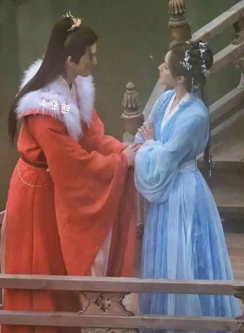 原创当赵露思李昀锐发现穿了情侣鞋下一秒反应也太绝了