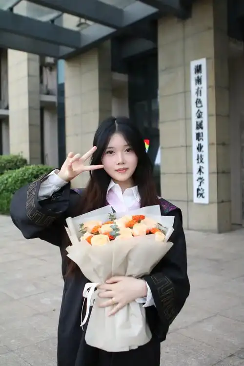 未完待续#毕业95 #女大学生 #学士服 #毕业季 #校园生 - 抖音