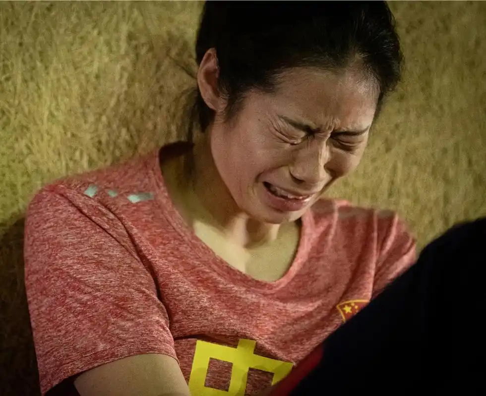 女排里约决战巴西前谈心!队长惠若琪1句话感人肺腑 队员哭倒一片_朱婷