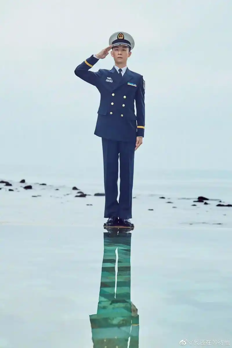 一些译哥穿军装的照片～#张译 #叔圈 #制服 #军装 - 抖音