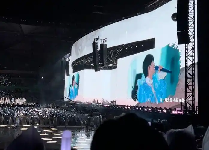 阿深和阿姗是"一起淋雨 一起唱歌"的交情!