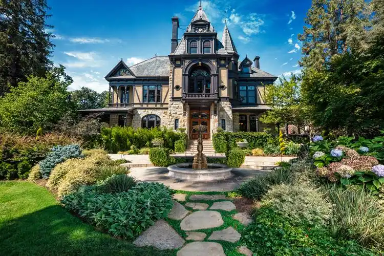 葡萄园raymond vineyards 在纳帕谷拥有超过 300 英亩的庄园葡萄园