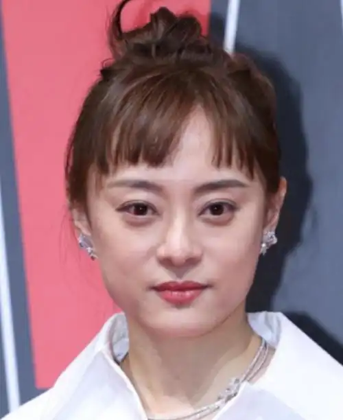 42岁孙俪出席活动长发披肩脸蛋圆润网友娘娘回来了