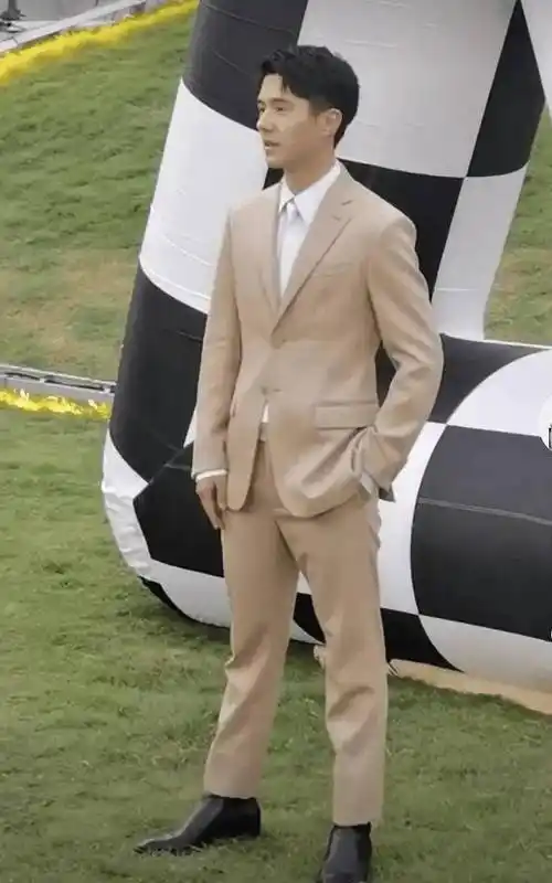 离开百万修图师:刘昊然身材五五分,欧阳娜娜照骗,虞书欣更离谱_明星