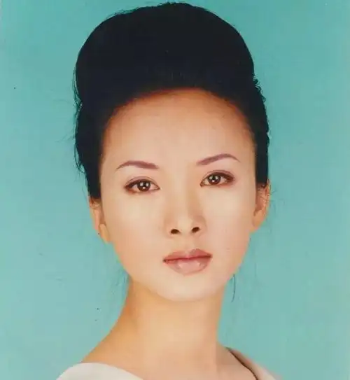 谢兰,因《大宅门》中的香秀走红,将小女人演到了极致,父母竟是聋哑人