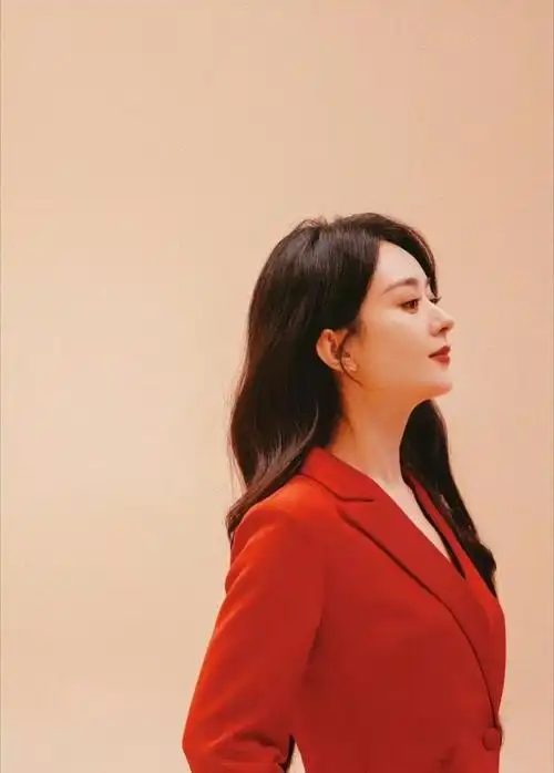 240130赵丽颖绝美侧颜引网友集体狂赞风韵悠长惹人醉