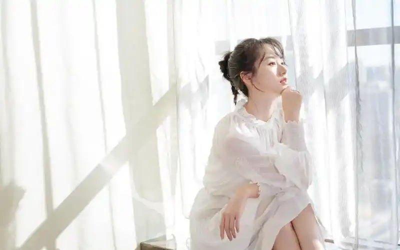袁冰妍白纱裙写真