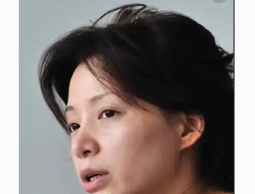 结过两次婚,而最近有人以照片为证爆料,密春雷和他的前妻在一起