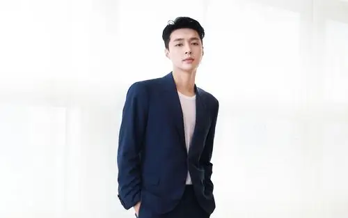 张艺兴西装帅气写真图片桌面壁纸,大陆明星,高清,明星,帅气,帅哥,写真