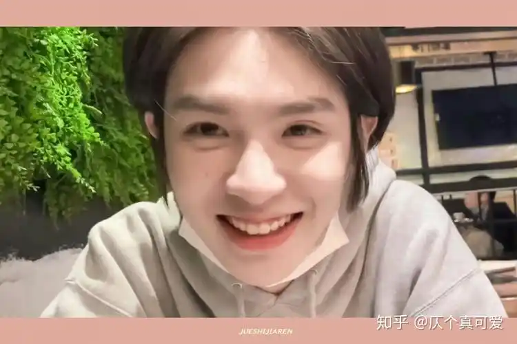 有没有黄明昊泰菲笑的图片