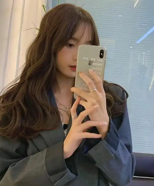 如何剪法式八字发型2