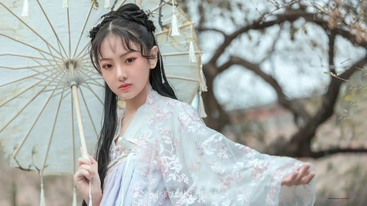 着汉服访古城一步入画卷一梦回千年