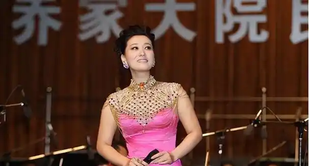 回顾谭晶:我这辈子做的正确决定,就是为科学家丈夫生了两个女儿