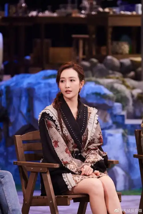 王鸥大侦探蓝色大海的传说剧照##王鸥复古印花珍珠造型