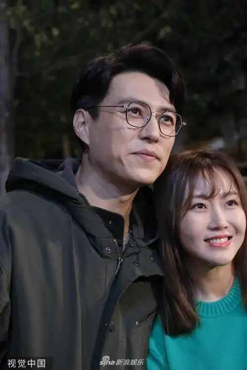 靳东与粉丝合影