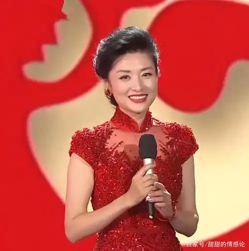 她是著名的央视主持人,曾经主持过16次春节联欢晚会