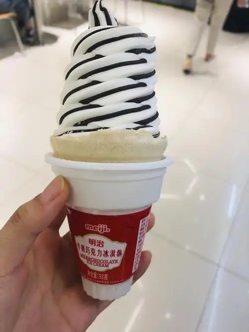 明治的火炬牛奶巧克力冰淇淋