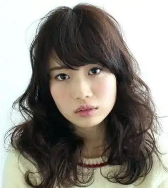 窄额头长脸适合什么发型,窄额头长脸女生的修容方式-图2