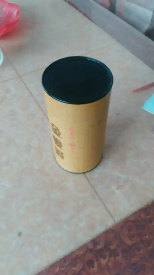 这是一个圆柱体的罐子