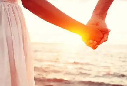 微信网名简短霸气男我陪你种草莓