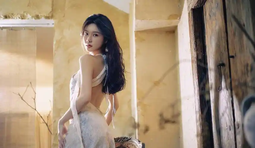 陈意涵estelle:白色梦幻之舞,柔美写真大赏!