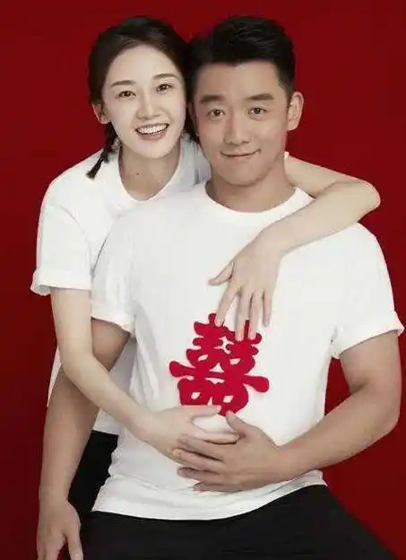 原创网传苗苗生了郑恺喜当爸晒画像暗示孩子性别这也太幸福了