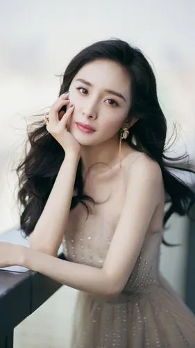 气质女神杨幂白嫩动人