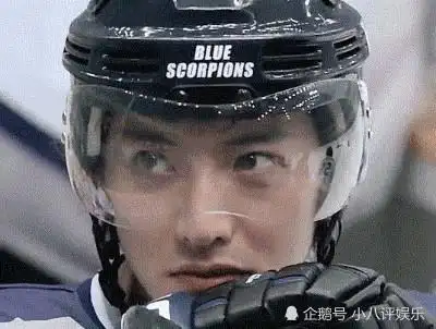 还有不少网友表示,这一身搭配无论从笑容还是感觉都像极了木村拓哉