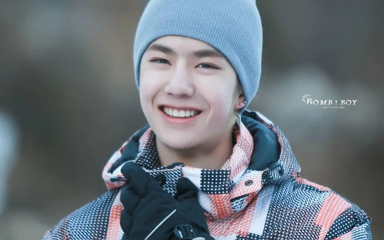 uniq王一博 这个蓝孩纸笑起来太可爱啦