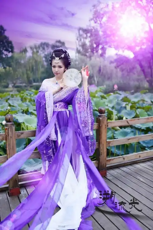 花倾世紫色女古装