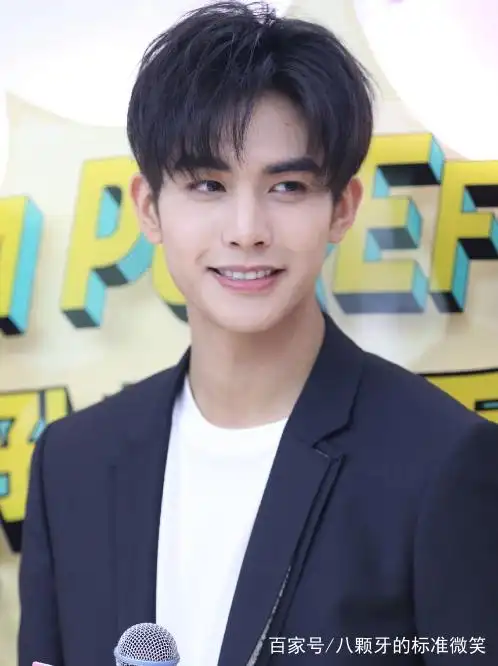 有着与年龄不相仿的成熟,20岁的宋威龙超man,这是什么神仙颜值