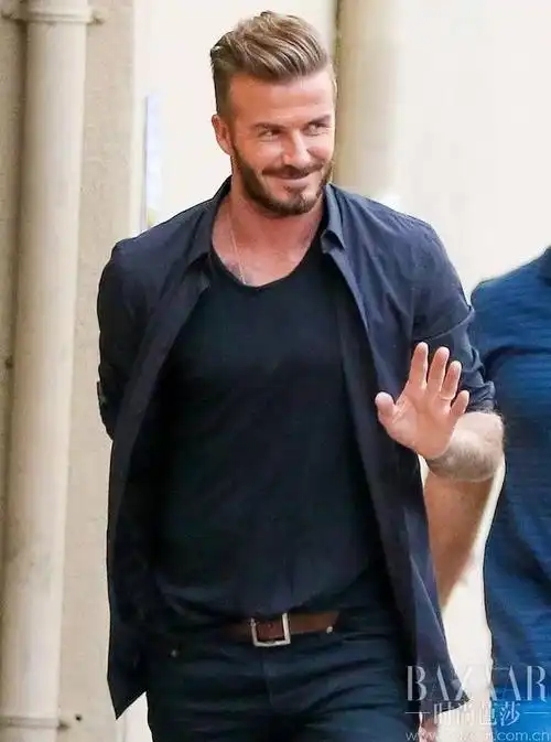 贝克汉姆结婚17年,再秀恩爱"二度成婚"!有颜又有型,我只服他们一家人