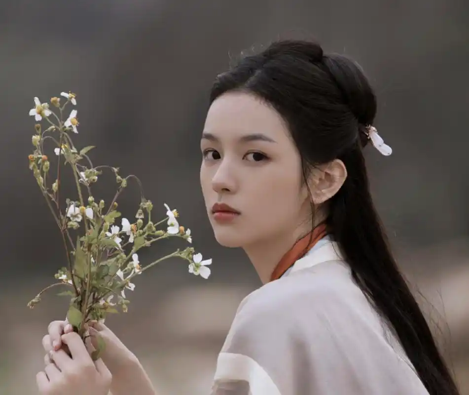 清丽婉约,很美 《山河令》中周也饰演的阿湘,是罕见的"耽改剧女配圈粉