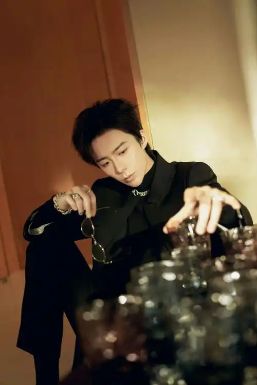 刘宇宁#大哥的舞台我最最爱的造型大背头yyds眼镜超加分西服修身凶佑