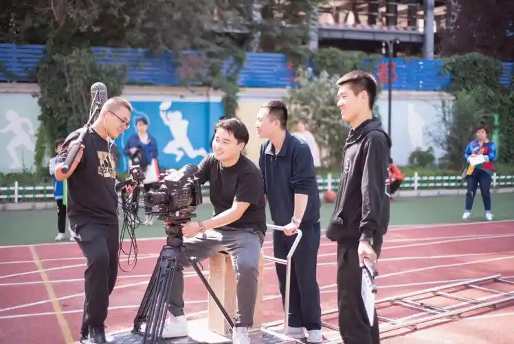 花絮电影《阳光下成长》拍摄团队:九正影视文化传媒电影《阳光下成长