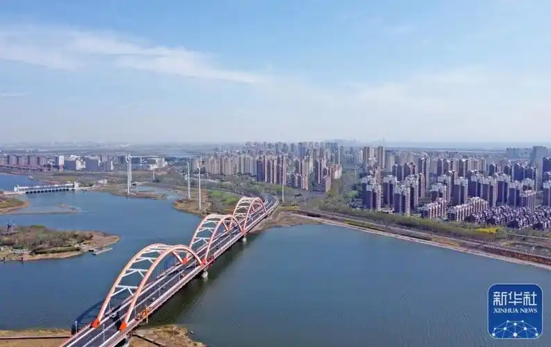 在天津市滨海新区永定新河和蓟运河汇合处拍摄的中新天津生态城一景