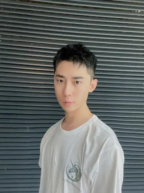 分钟就可以搞定男生精致起来没女生什么事儿#韩式发型 #北京男士发型