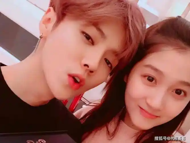 这8位没分寸感的美女明星,各有各的花样_杨幂_娜娜_陈伟霆