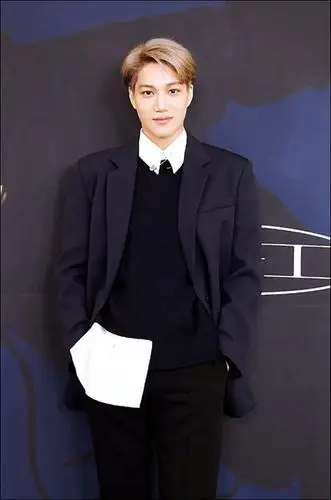 金钟仁首张个人专辑发布 新歌《mmmh》mv震撼上线【2】