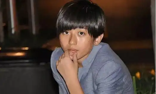 不过网友们看到kimi长大之后的照片之后,却表示有点像现在娱乐圈中的