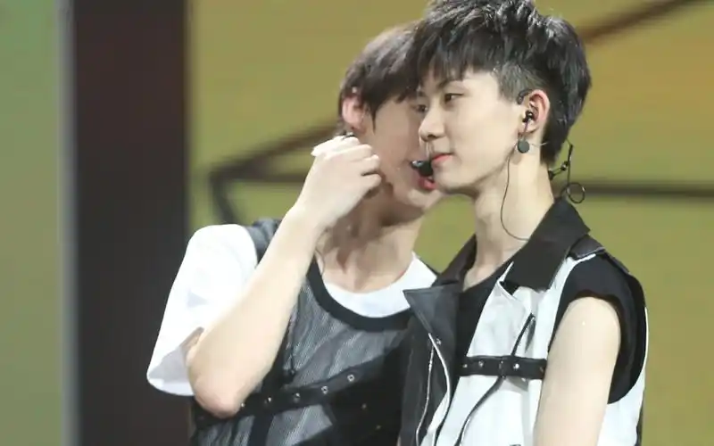 【台风少年团】出道首唱会 狼少年 祺鑫focus