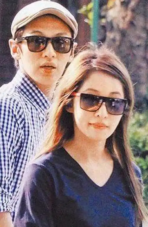 38岁萧亚轩第17任鲜肉男友居然撞脸胡歌?她的撩汉秘籍明明都写脸上了.