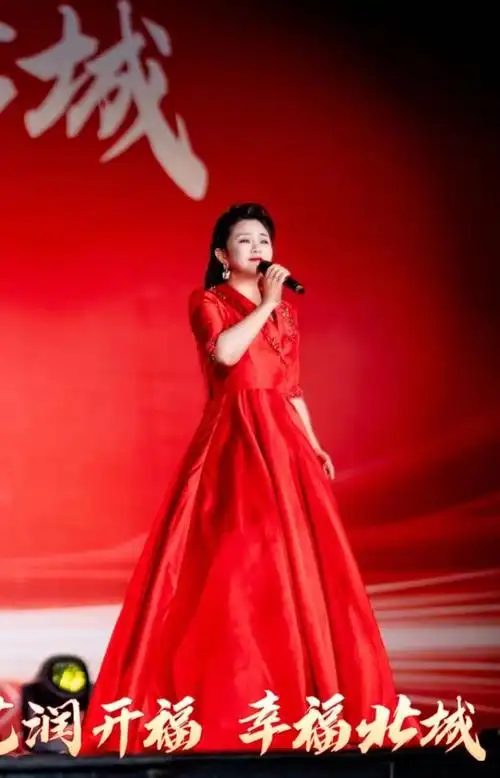 湖南省歌舞剧院著名女高音歌唱演员李琛