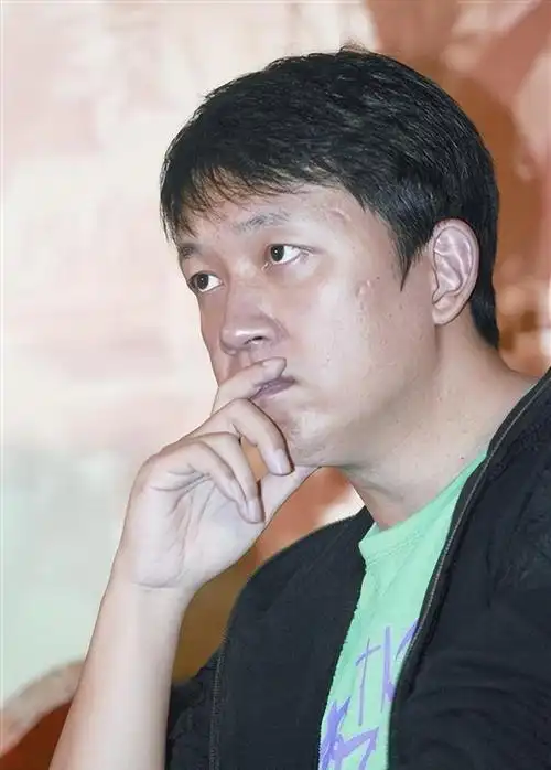 年轻时英俊潇洒,中年却丑得千奇百怪,这20位男星一个比一个可惜